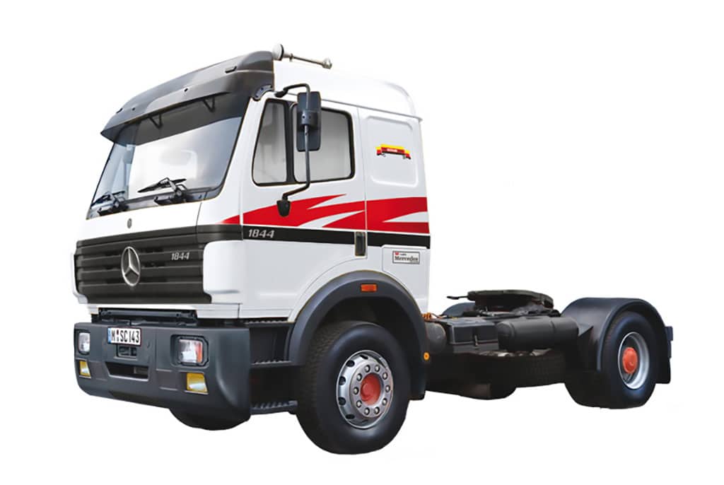 3956_01 Italeri Mercedes Benz Sk 1844Ls V8 3956 - Image 1