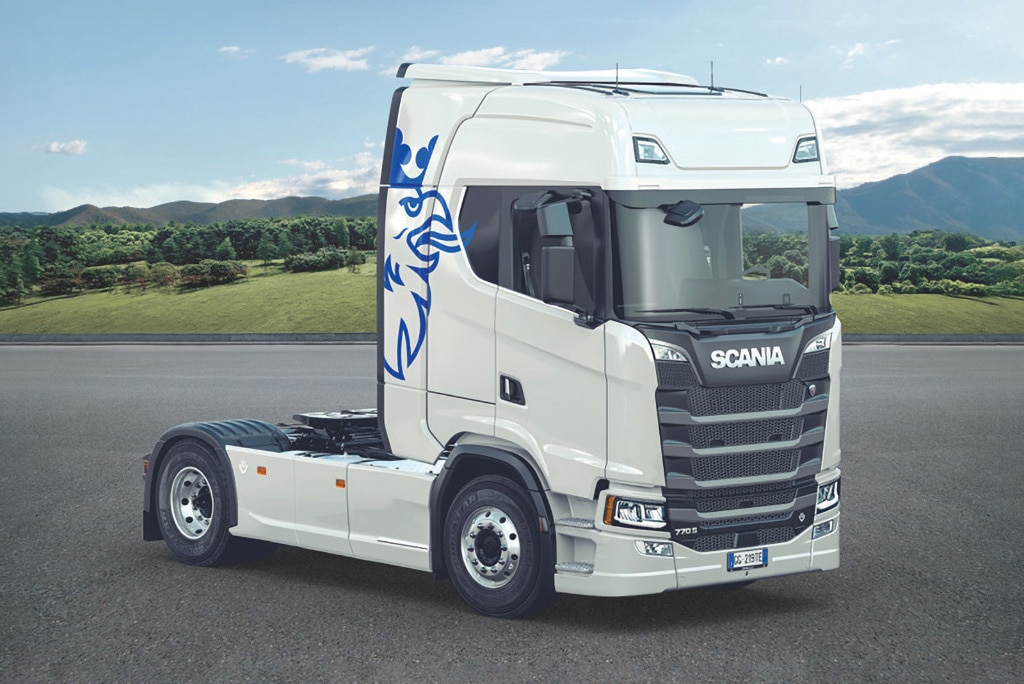 3965_28129 Italeri Scania S770 V8 "White Cab" 3965 - Image 1