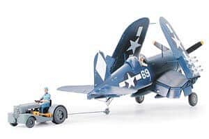 61085 Tamiya Vought F4U-1D Corsair With Moto Tug 61085 - Image 1