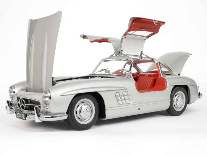 IXO Collections Mercedes 300 SL Silver 1/8th Scale Metal & Plastic Kit IXCMBCFK - Image 17