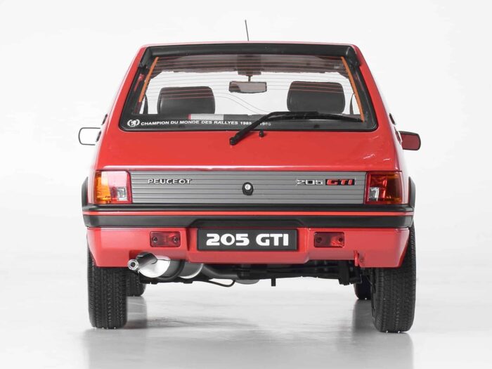 IXO Collections Red Peugeot 205 1.9 GTI 1/8th Scale Metal & Plastic Kit IXCPEUFK - Image 3