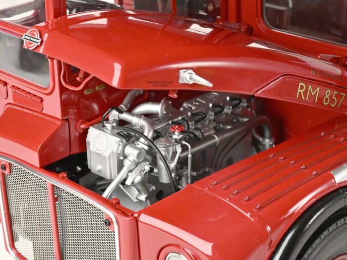 IXO Collections 1/12 Routemaster Bus 1961 metal kit 1247 parts IXCRTMFK - Image 10