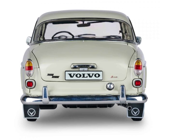 IXO Collections Volvo S122 Amazon 1/8th Scale Metal & Plastic Kit IXCVOLFK - Image 8