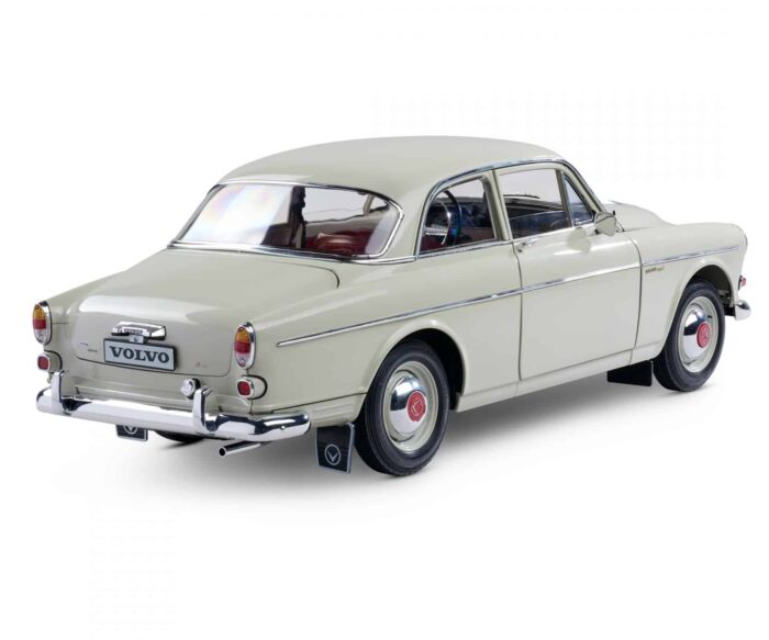 IXO Collections Volvo S122 Amazon 1/8th Scale Metal & Plastic Kit IXCVOLFK - Image 11