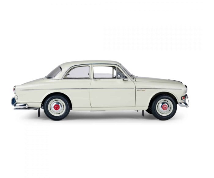 IXO Collections Volvo S122 Amazon 1/8th Scale Metal & Plastic Kit IXCVOLFK - Image 12
