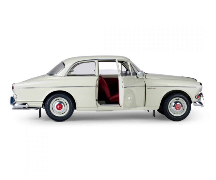 IXO Collections Volvo S122 Amazon 1/8th Scale Metal & Plastic Kit IXCVOLFK - Image 16