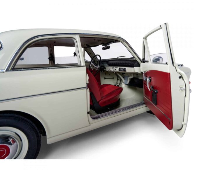 IXO Collections Volvo S122 Amazon 1/8th Scale Metal & Plastic Kit IXCVOLFK - Image 17