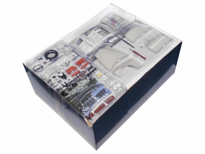 IXO Collections Volvo S122 Amazon 1/8th Scale Metal & Plastic Kit IXCVOLFK - Image 25