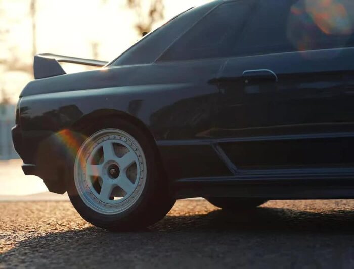 Carisma M48S Nissan Skyline Gt-R (R32) 1/8th Brushless RTR CA89968 - Image 13