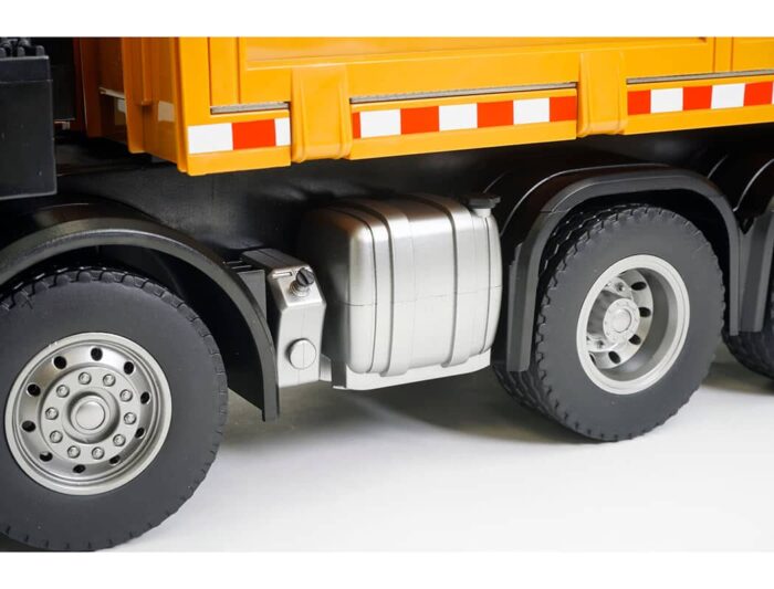 Huina 1/14th RC Timber Grab 8-Wheeler Dump Truck CY1538 - Image 4