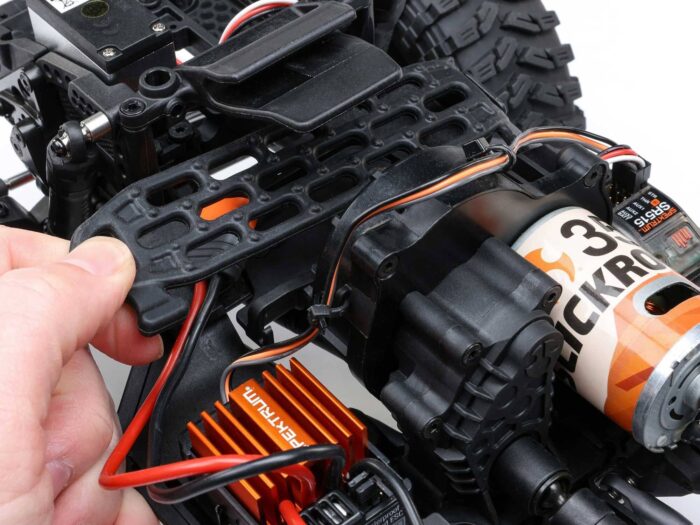 Axial 1/10th SCX10 III Coyote 4X4 RTR Rock Crawler Blue AXI-2036T2 - Image 9