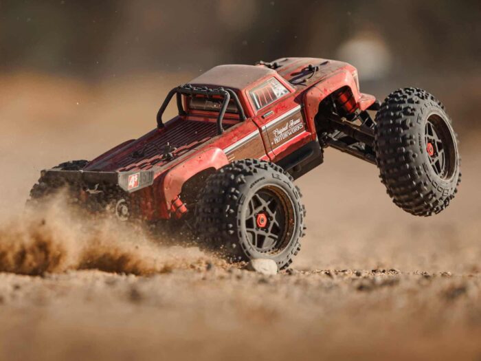 Arrma 1/10 Outcast 4x4 4S BLX Centre Diff Stunt MT (Red) ARA4410V2T4 - Image 8