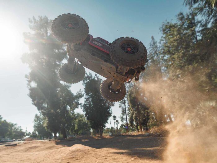 Arrma 1/10 Outcast 4x4 4S BLX Centre Diff Stunt MT (Red) ARA4410V2T4 - Image 14