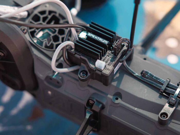 Arrma 1/10th Fury Mega 550 RTR (With Battery & Charger) Blue ARA3221ST2 - Image 10