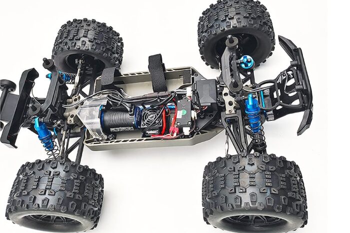 FTX Ramraider 1/10th Brushless Monster Truck RTR Green/Blue FTX5497GB - Image 3